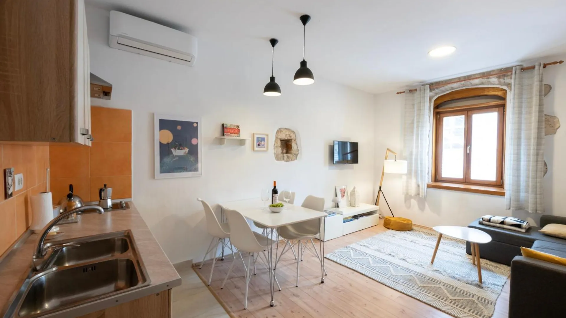 Between City And Sea Appartment Pula Apartment